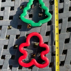 NWOT-Wilton Comfort Grip Christmas Tree & Gingerbread Cookie Cutters